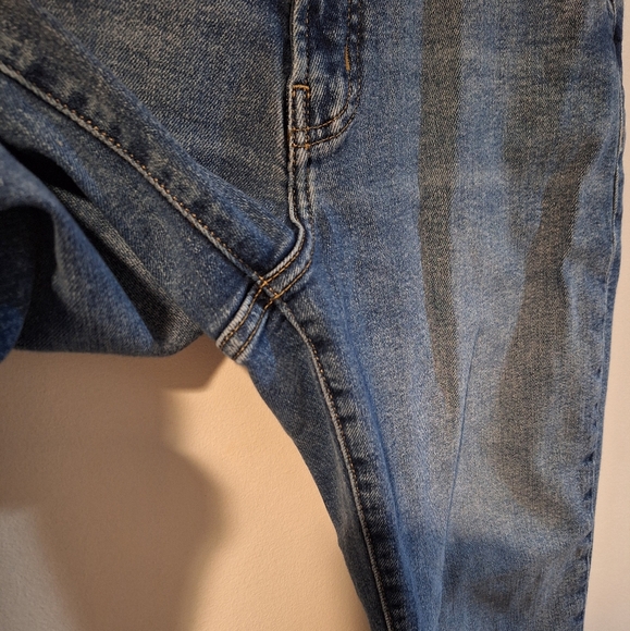 Old Navy Size 10 Straight legged stretch jeans EUC - Picture 6 of 8